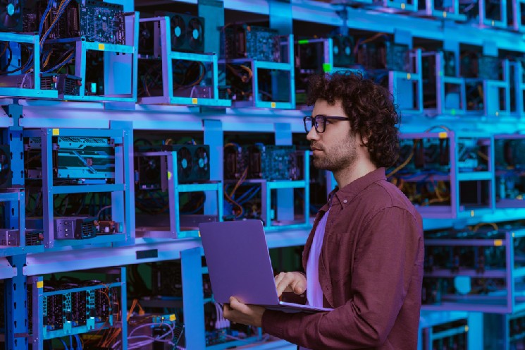 MicroBT запускает онлайн-магазин в США с поставками 10 000 WhatsMiner в месяц